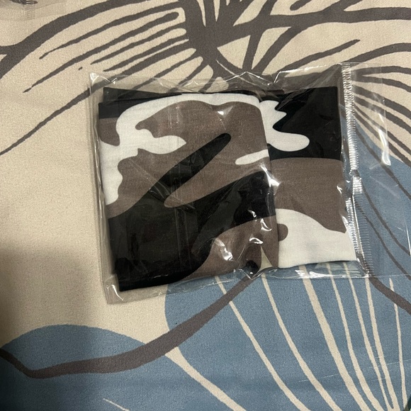 Set of 4 Camouflage and Animal Print Bandanas - Picture 5 of 6